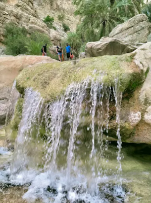 Waterfall of Balochistan
Waterfall Charo Marchi Khozdar
آپ ریچ چارو مچھی خضدار
اے یک ڈولداریں آپ ریچ ۔ اے چارگ کرز ات ۔ 
