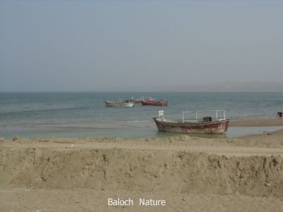 Gaddani Beach
گڈانی تیاب دپ
اے گڈانی انت  کہ ویران ویران گندگ بیت ۔ 
