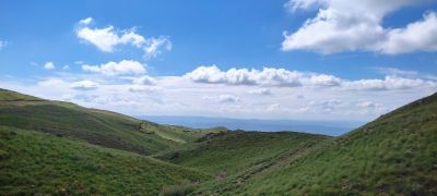 Koh e Sulaiman landscape
Koh e Sulaiman e nadarag
اے کوہ ءِ سلیمان ءِ یک ندارگے ۔ کوہ سلیمان چونایا بلوچانیگ انت بلے مرچاں پنجاب ءِ دست چیر انت  ۔ اے ندارگ باز ڈولدار ان ت۔ چریشیا چہ معلوم بیت ۔ بلوچانی باز جوانیں جاہ ءُ دیار انت ۔ 
