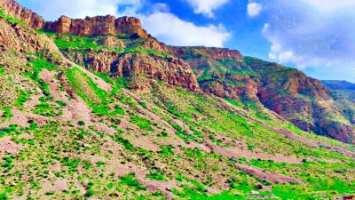 Bolan Mount
Wadi Bolan
وادی بولان گرماگی ہور بزاں بش ءِ بوگ سوب ءَ بولان کوھ سرسبز انت 
بلوچاں گوشتگ ۔ وھدیکہ گرماگی ہور مہ بیت گڈا زمستانی ہور مہ بات
بلوچاں پمیشکہ گشتگ کہ بلوچستان ءِ گیشترں ھند ءُ دمگ گرماگ ءَ ھدا ءَ چہ گیش گرم بنت ۔  زمستان ءَ ھور بوتگ اگاں درچک نوک رود بوتگ انت گرماگ ءَ ہور نہ بوتگ تاں گرم ءَِ سوب ءَ جنگلانی نوکرودیں درچک مُرتگاں ۔ تو ہمے سوب بوتگ کہ بلوچاں گوشتگ وھدیکہ گرماگی ہور مہ بیت گڈا گرماگی ہور مہ بات۔  اے اکس ءِ چارگ ءَ انچو سما بیت کہ گرماگے ہور کجام وڑا کوہاں سر سبز کنت ۔ 
