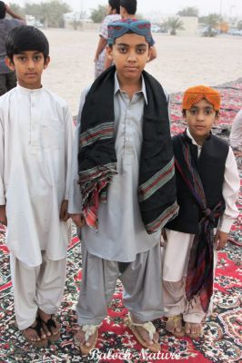 Baloch Kidds
بلوچ گونڈو
Baloch gowando
بلوچ زھگ بلوچ دود ءُ ربیدگی روچ ءِ درگت ءَ گوں بلوچی پوشاکاں
