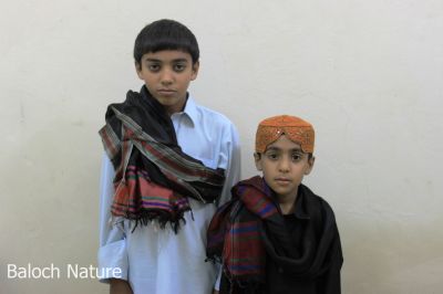 Baloch cloth
Balochi jarr
بلوچی جرّ
اے کسان سالیں بلوچ زھگ بلوچی گُد و پُچّان چنکیاس ڈولدار انت

