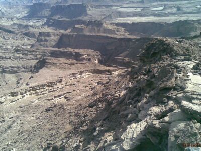 Balochistan Mountain
Sormagen Koh
سُرمگیں کوہ
مکران ء کوہاں چہ زپت کُتگیں ندارگ انت - بلوچاں کوہ وتی کلات زانتگ انت - مرچی اگاں بلوچاں سکّی بزوریت گُڈا آ وتی سُرمگیں کوہاں پناہ زورنت - مرچی ہم سرمچاراں کوہ وتی پناہ کتگ انت

