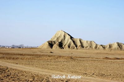 A mount in Pasni
جُڈی ءُ زریں  ءِ میان ءِ جمپ
Joddi o Zarain e Jomp
اے کوہ ندارگ باز وش انت پرچا  کہ اشیے اے دیم ءُ آ دیم جڈی ءُ زرین ءِ نام داریں کوھ انت ۔ اے دوینانی میان انت

