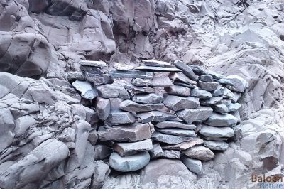 Kodd
Kodd
کُڈ یا سنگر
بلوچستان ء کڈ گیشتر آپانی کش و گواراں جوڑ کن انت - تنکہ وتی تُن ء پروشگ ء آہُوکیں مرگ، آسک و آھوگاں شکار بہ کن انت 


