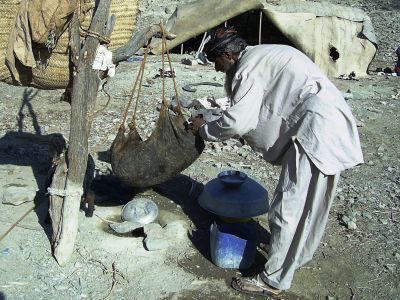 Baloch mountainer
کوہ نندیں بلوچ
کوہ انت بلوچانی کلات - اے بندا چہ زانگ بیت کہ کوہ انچو بلوچانی کلات بوتگ انت ہمے وڈا بلوچانی میتگ بوتگ انت - اے رخشانی بلوچ مال چارینی ء گوڈیدر ے کوہاں آباد انت - اے اکس ء توک ء واجہ وتی مہماناں آپ چہ مشک ء درکنگا انت
