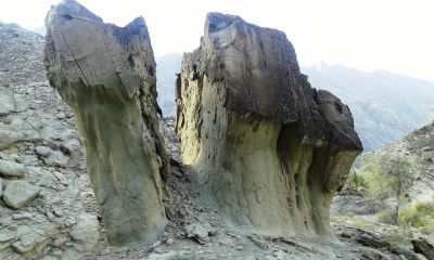 ؐmulti view of Balochistan mount
ندارگ
Nadarag
اے بلوچستان ء کوہانی یک ندارگ ات ۔ اگاں تو اشیا ڈال بچاریت کہ یک کورک ء چُنڈے بلے اگاں تو اُرت بچارے گڑا باز چیز گندگ بیت ۔ چوش کہ ہُشتر ۔ لوگ او کُٹینگ او دگہ بازیں 
