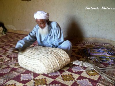 Baloch classic work
لچ ءِ دوچگ
Lachch e dochag
اے اکس ءِ توک ءَ اے واجہ لچ ءَ دوچگ ءَ انت ۔ بلوچستان ءَ انگتہ لچ ءَ ارزشت است ۔ لچ ءَ کاہ مان کن انت ءُ لچ ءَ ہُشتر ءُ ھر ءَ لڈڈ انت ءُ سامان ءِ مان کن انت ۔ 


