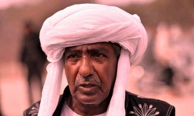 Abdul Qadeer Baloch
ماما قدیر
Mama Qadeer
چیزےمردم بنت کہ تاریخ ءُ زمانگ آہاں جوڑ نہ کنت بلکیں آوھدءِ دیما ترین اَنت۔تاریخ نوکیں کِشکاں چہ ہمودءَ بندات کنائیننت کہ چہ ہمودءَ آوتی عملی گاماں چست کن اَنت ءُ زمانگ آئرءَ ہچ پیم ءَ ڈالچار کرت نہ کنت۔بلوچ راج ءُ سجئیں بنی آدمی تاریخ ءِ تاکاں ماماقدیر مدام یک ھنچیں سوب کنوکے وڑءَ یات بیت کہ آئی یک مردمی غم ءَ را راجی غم ءِ بہر کناں پہ سرجمیں بنی آدم ءِ سربلندی سکین ئے دروشم زُرت

